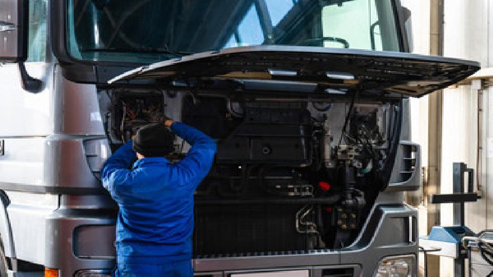 สาขาวิชาชีพบริการยานยนต์ อาชีพช่างซ่อมรถพ่วงและรถกึ่งพ่วง ชั้น 3